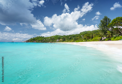 beach on Mahe island, Seychelles © Iakov Kalinin