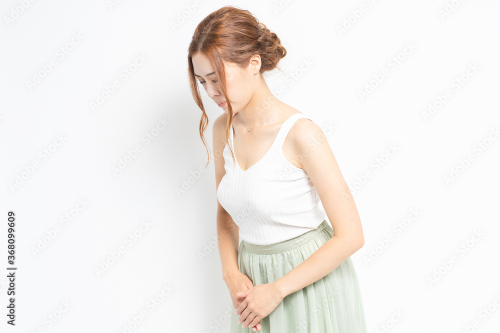 おじぎをする若い女性 おじぎをする若い女性