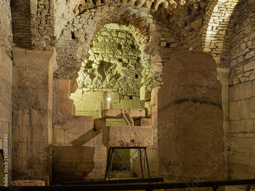 En 1979 la Unesco declaró al conjunto histórico de Split, incluyendo el palacio de Diocleciano, como Patrimonio cultural de la Humanidad, visitado en verano de 2019 photo