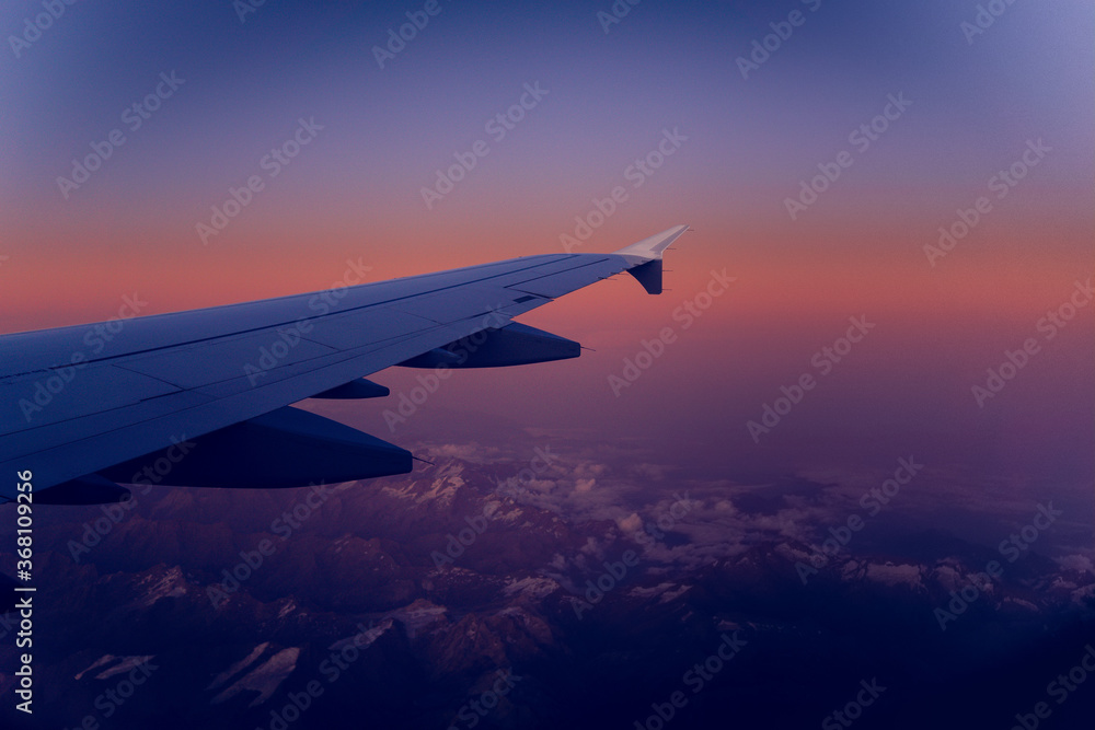 Obraz premium flugzeugflügel im flug