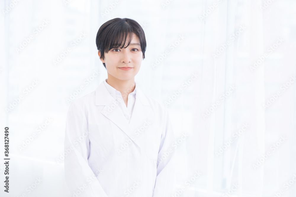 白衣の女性 白衣の女性