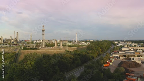 Wallpaper Mural Raffinerie mit dramatischer Lichtstimmung Aerial 16 Torontodigital.ca