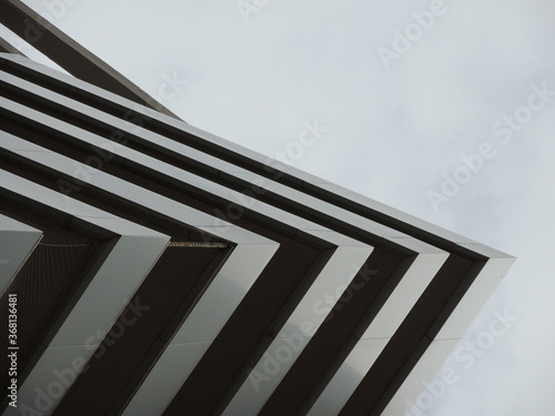 arquitectura gris con negro