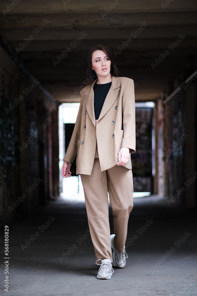 Fototapeta premium fashion portrait of young stylish beautiful woman in a urban background