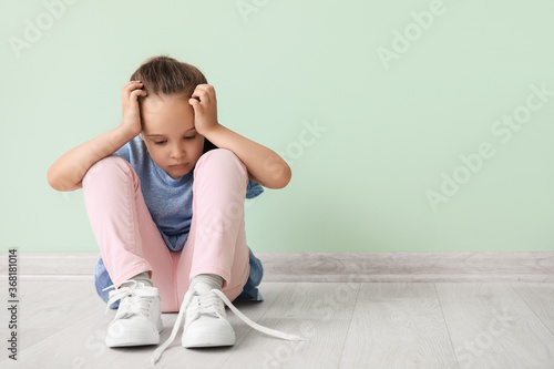 Little girl with autistic d...