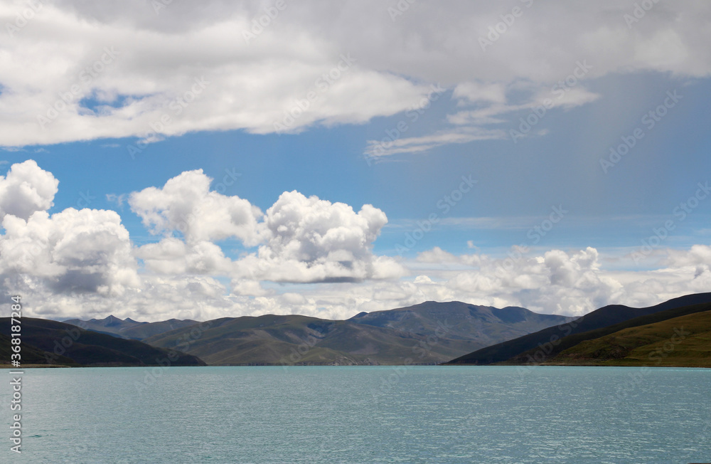 Fototapeta premium View of Yamdrok Lake in a sunny day, Tibet, China