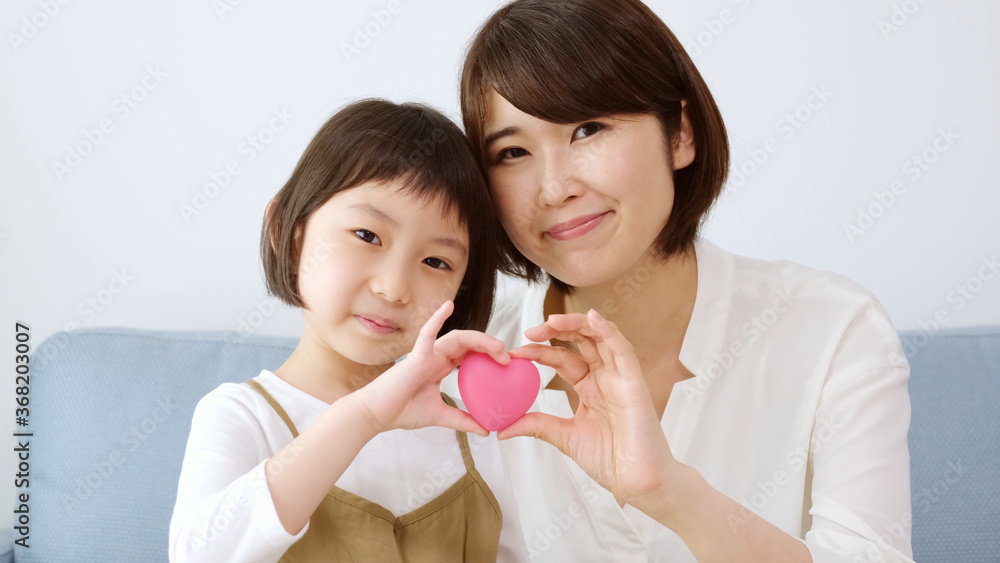 ハートを持つ母と娘