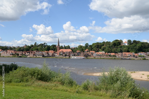 Elbe mit Lauenburg