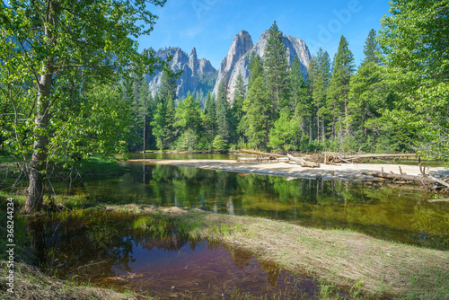 Fototapeta Naklejka Na Ścianę i Meble -  mountains from the valley in yosemite national park, california, usa