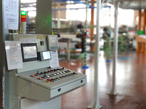 Dettaglio impianti e macchinari in stabilimento industriale