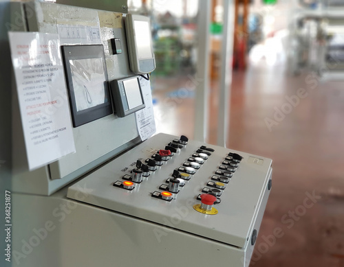 Dettaglio impianti e macchinari in stabilimento industriale