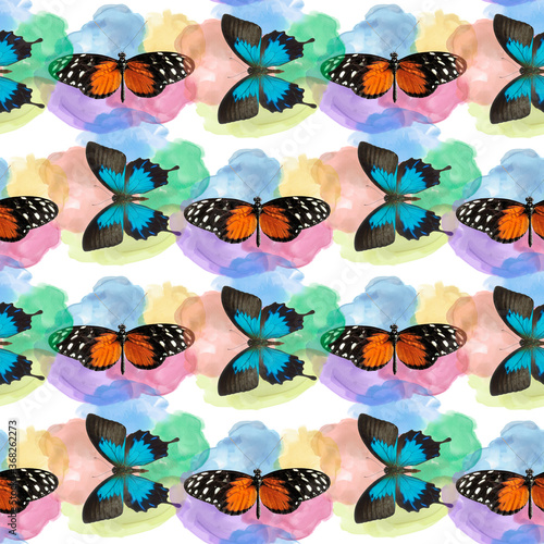 seamless pattern with butterflies on watercolor background.