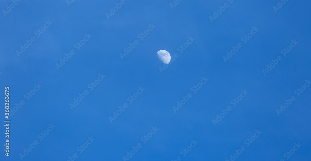 half moon during daylight background half moon during daylight background