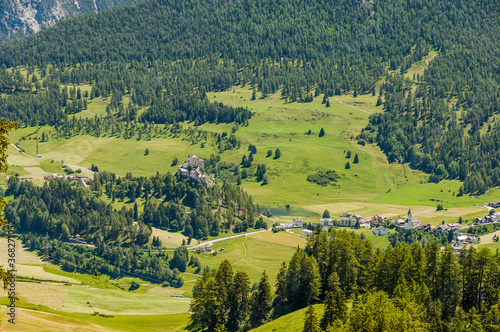 Scuol, Tarasp, Unterengadin, Bergdorf, Schloss, Fontana, Vulpera, Kirche, Wanderweg, Alpen, Engadin, Graubünden, Inn, Innschlucht, Fluss, Sommer, Schweiz