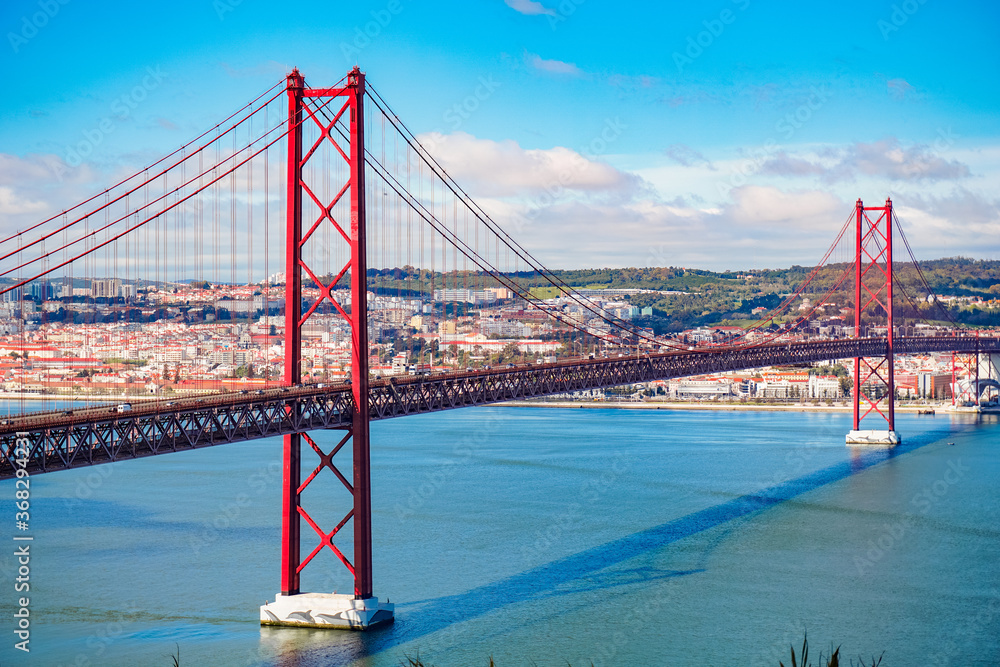 Obraz premium 25th of April brigde in the capital of Portugal, Lisbon