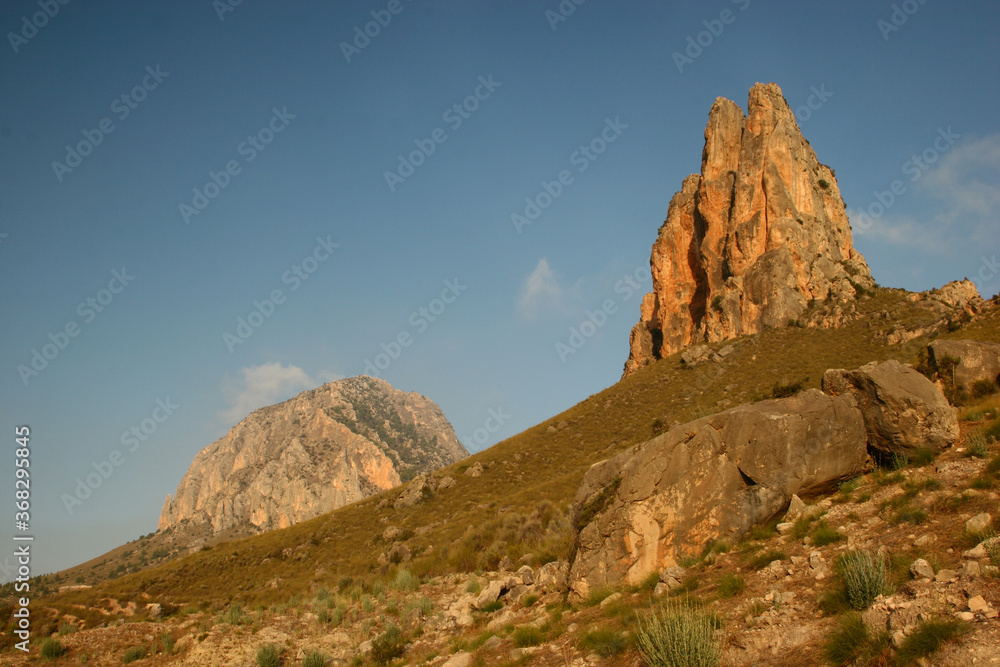 El Peñón de Antonio y El Almorchón. Montañas calizas del sureste de España. Cieza (Murcia).