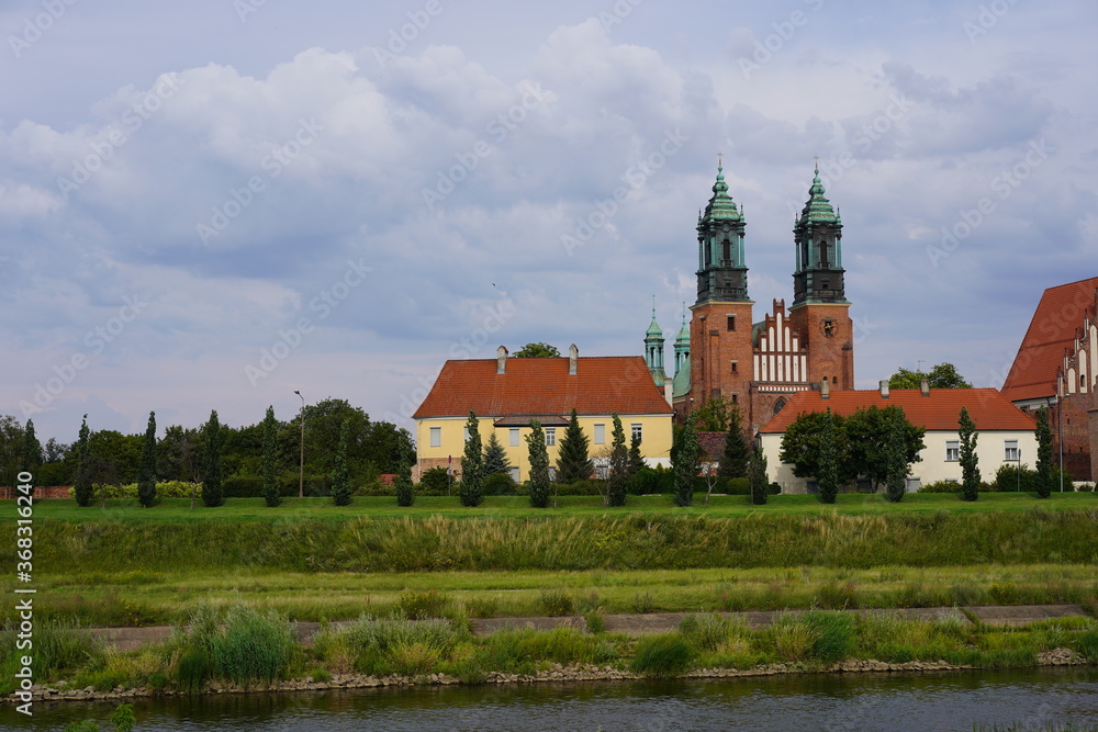 Warthe und Dominsel mit Posener Dom bei Sonnenschein Warthe und Dominsel mit Posener Dom bei Sonnenschein