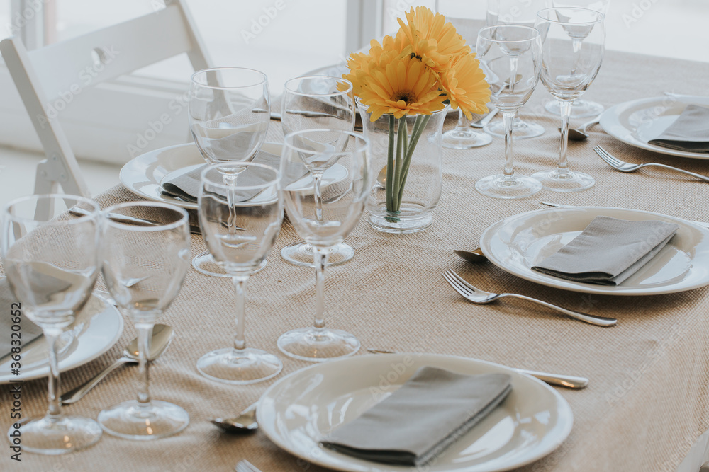 Fototapeta premium montaje de mesa almuerzo cena boda 