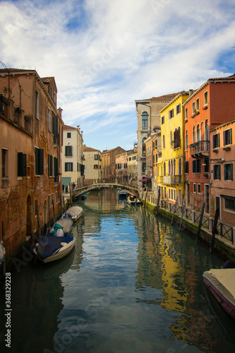 San Barnaba canal, Dorsoduro district, Venice © Prusac