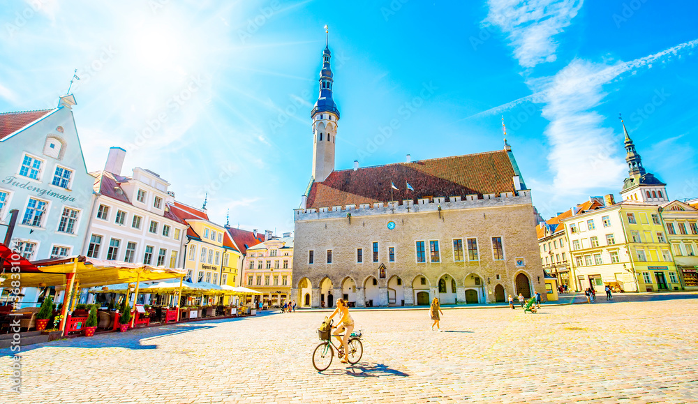 Obraz na płótnie Tallinn town Hall Square and old city view, Estonia w salonie