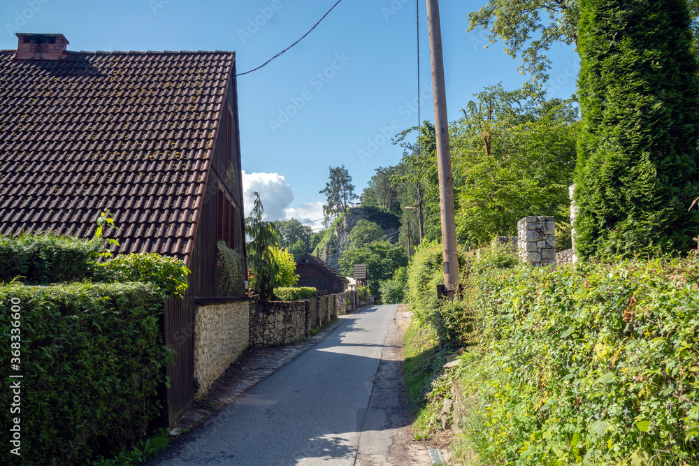 Widoki na dolinę Ojcowską (Ojców koło Krakowa, Polska).