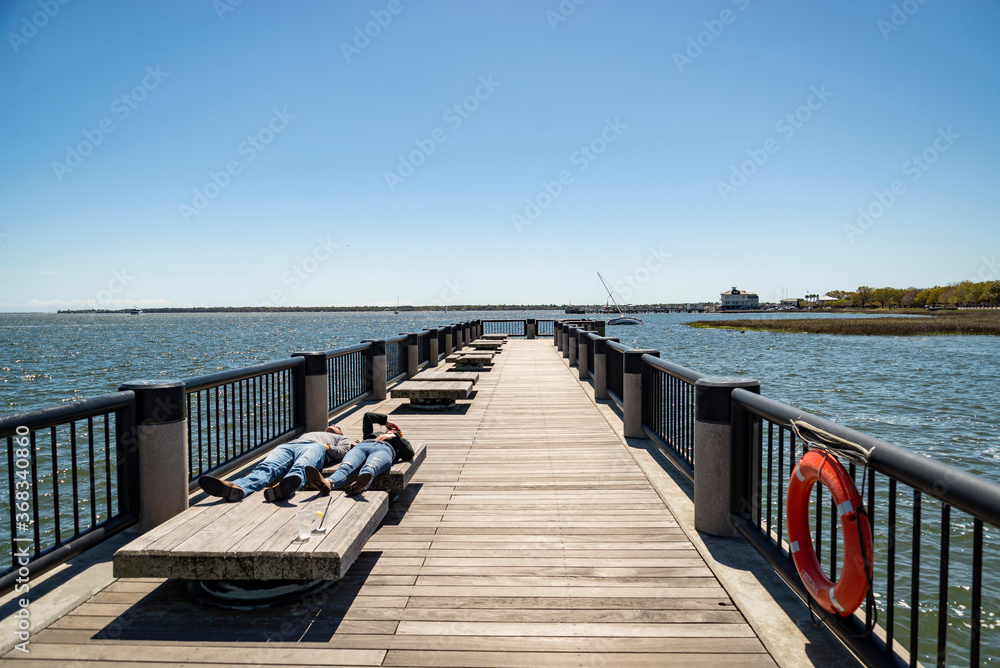 Obraz premium Fishing pier at the Waterfront Park, in Charleston, South Carolina.