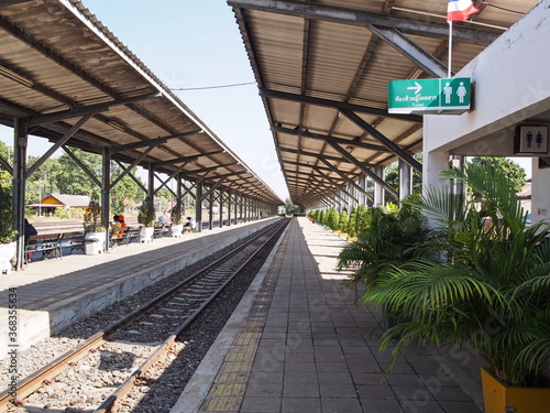 Railway platform at the train station © SUWIWAT