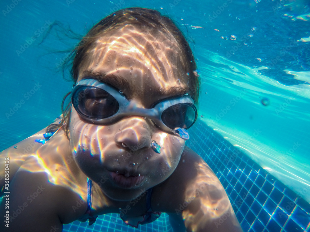 Naklejka premium family holiday at the farm recording every moment of fun in the pool