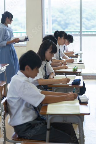 中学生の授業風景