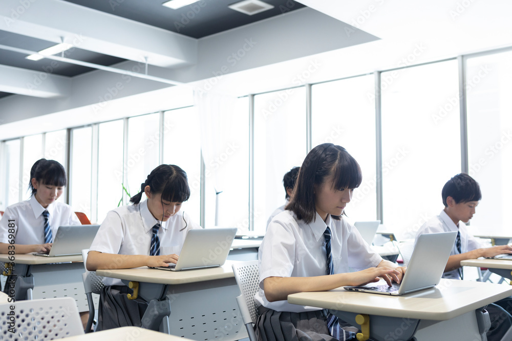 授業中の中学生 授業中の中学生