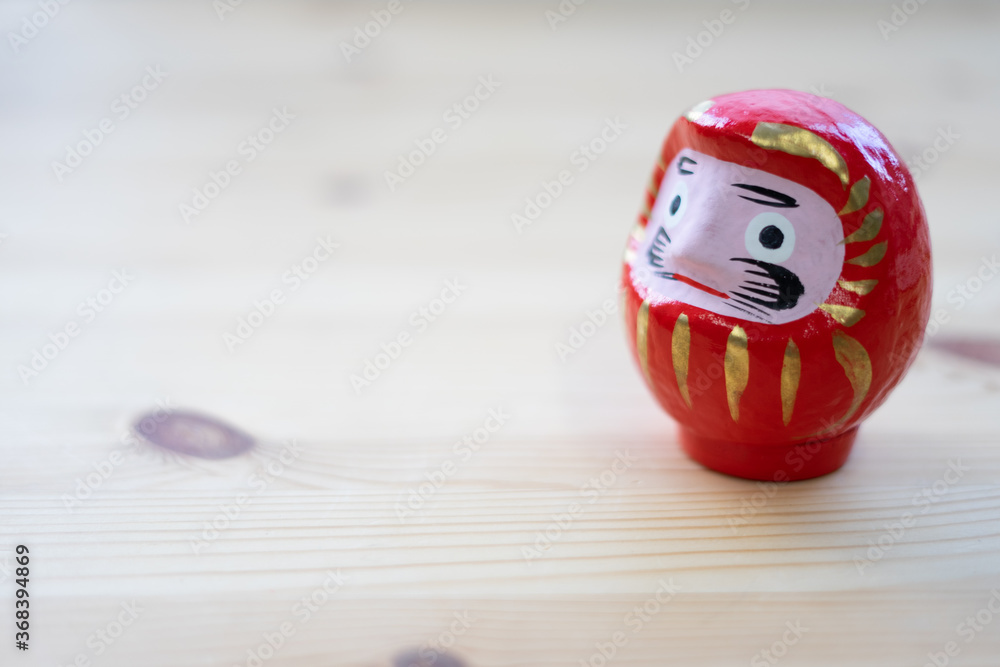 Naklejka premium 小さなダルマ