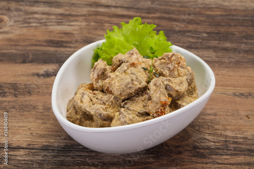 Chicken liver with cream and dry tomatoes