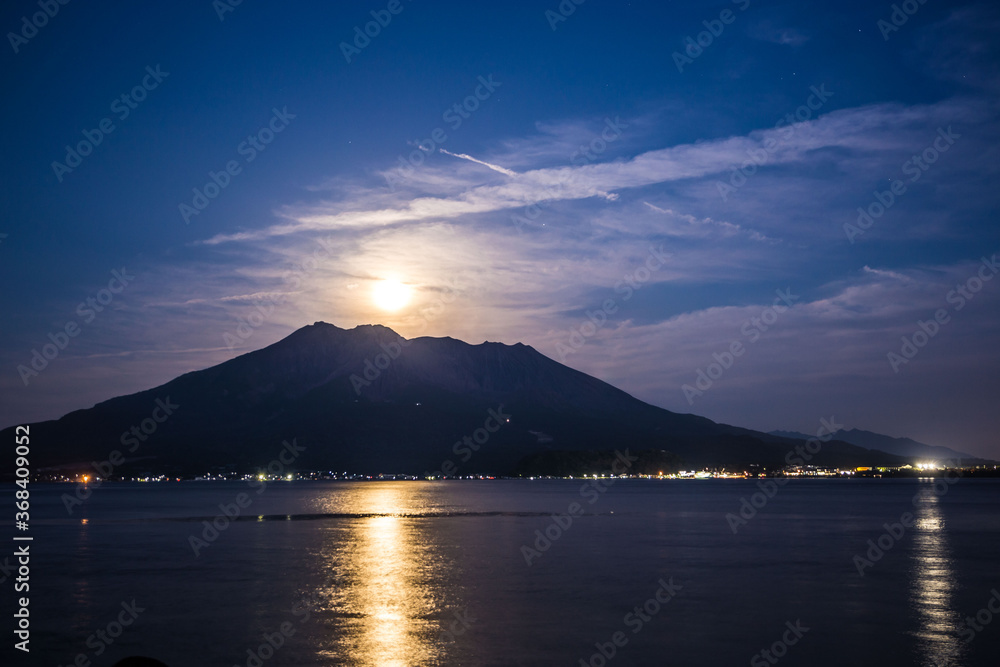 月と桜島