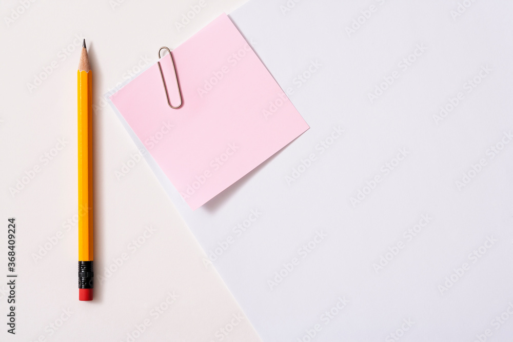 Blank paper memo with clip on white background
Blank paper memo with clip on white background