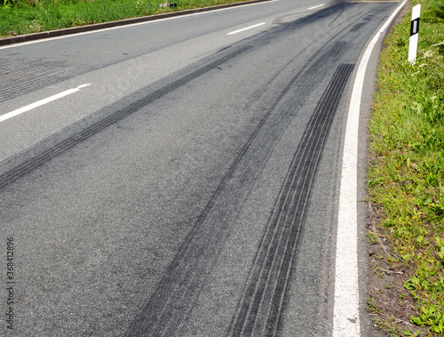 Brake track on the asphalt © Animaflora PicsStock