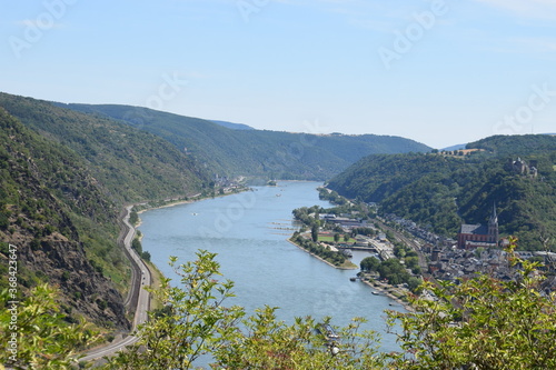 Blick ins Rheintal auf Oberwesel photo