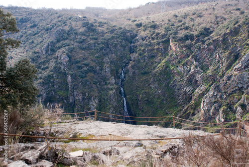 Cascada con mirador
