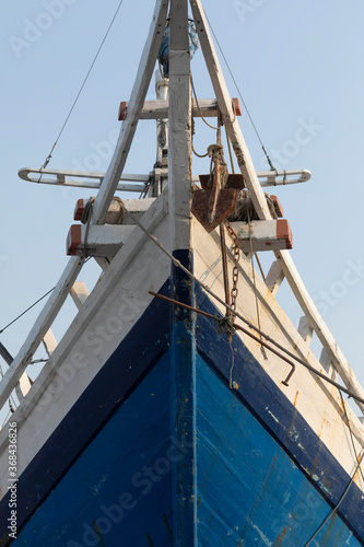 The bow of a huge old wooden boat in the port of the city of Jakarta © Alvaro