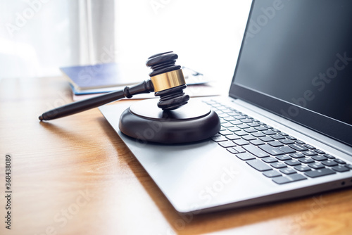 Konstfotografi Auction hammer on a laptop, online auction concept illustration