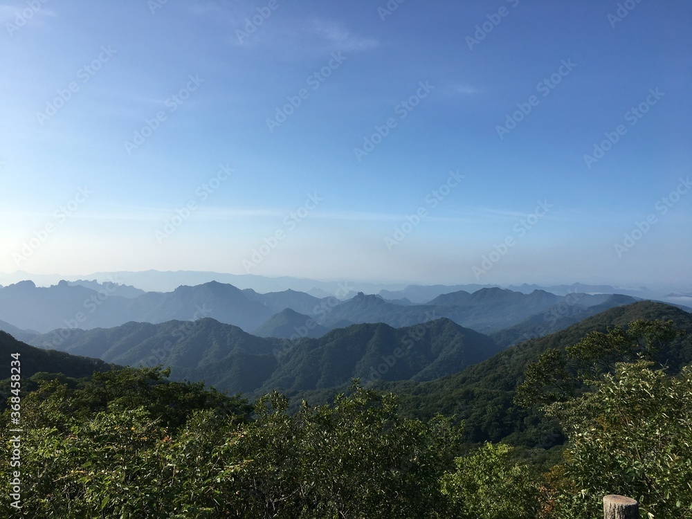 Obraz premium 山々を見下ろして心がでっかくなります！