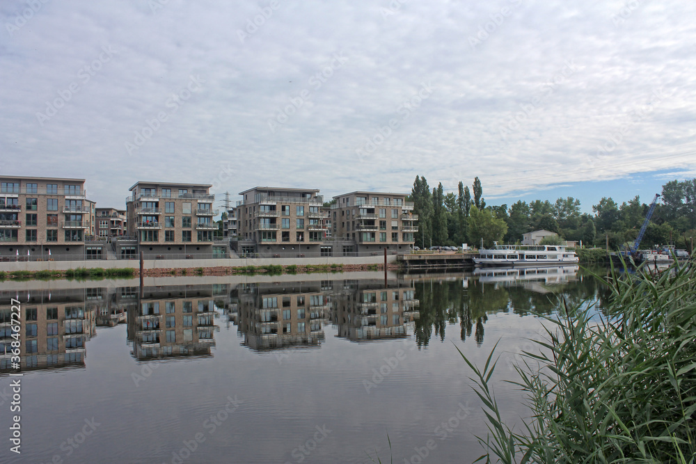 Fototapeta premium Neubaugebiet am Geesthachter Hafen