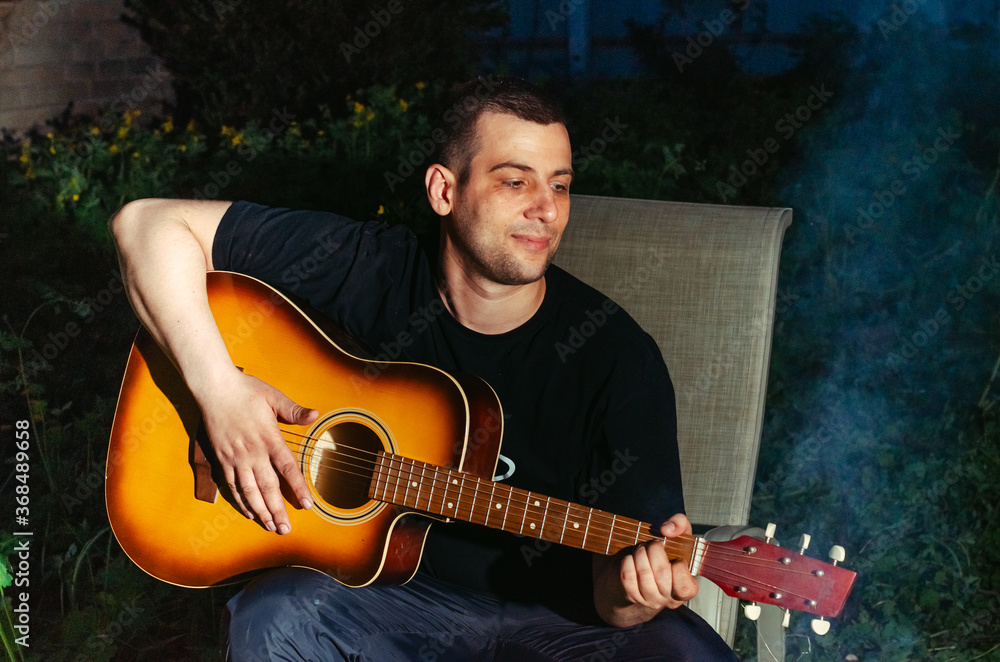 Obraz premium man plays the guitar.