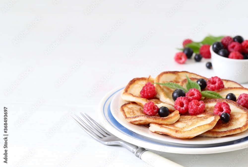 pancakes with berries pancakes with berries