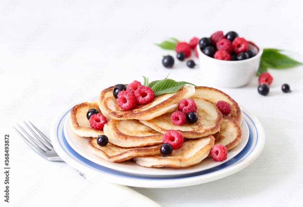 pancakes with berries pancakes with berries