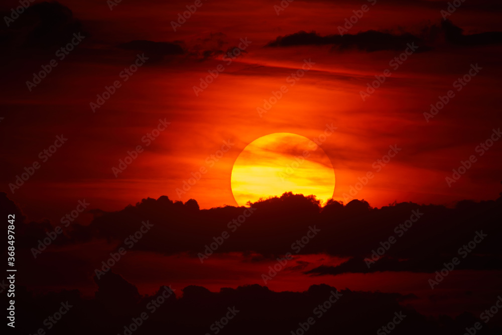 Obraz premium Sun setting, excellent backdrop