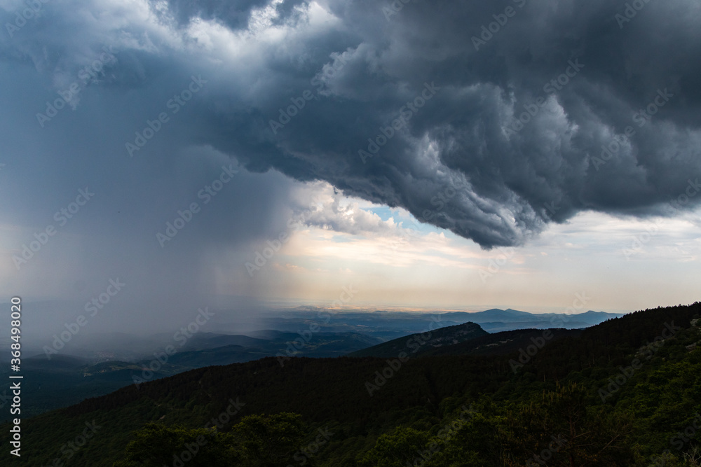 Llega la tormenta desde lo alto del Moncayo II Llega la tormenta desde lo alto del Moncayo II