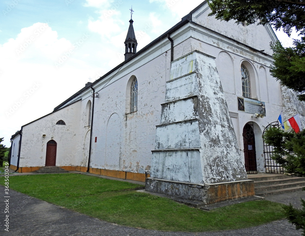 a rime-catholic branch church built in the neo-baroque style in 1625 by the Carmelite shoemaker monks, currently dedicated to the Nativity of the Blessed Virgin Mary in the village of Wąsocz in Podlas a rime-catholic branch church built in the neo-baroque style in 1625 by the Carmelite shoemaker monks, currently dedicated to the Nativity of the Blessed Virgin Mary in the village of Wąsocz in Podlas