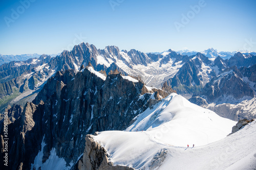 Vistas del Mont Blanc y las agujas de Midi en Francia photo