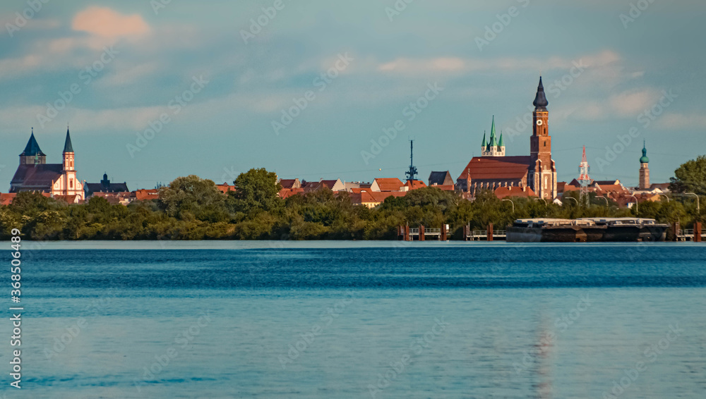Obraz premium Beautiful river view near Straubing, Danube, Bavaria, Germany