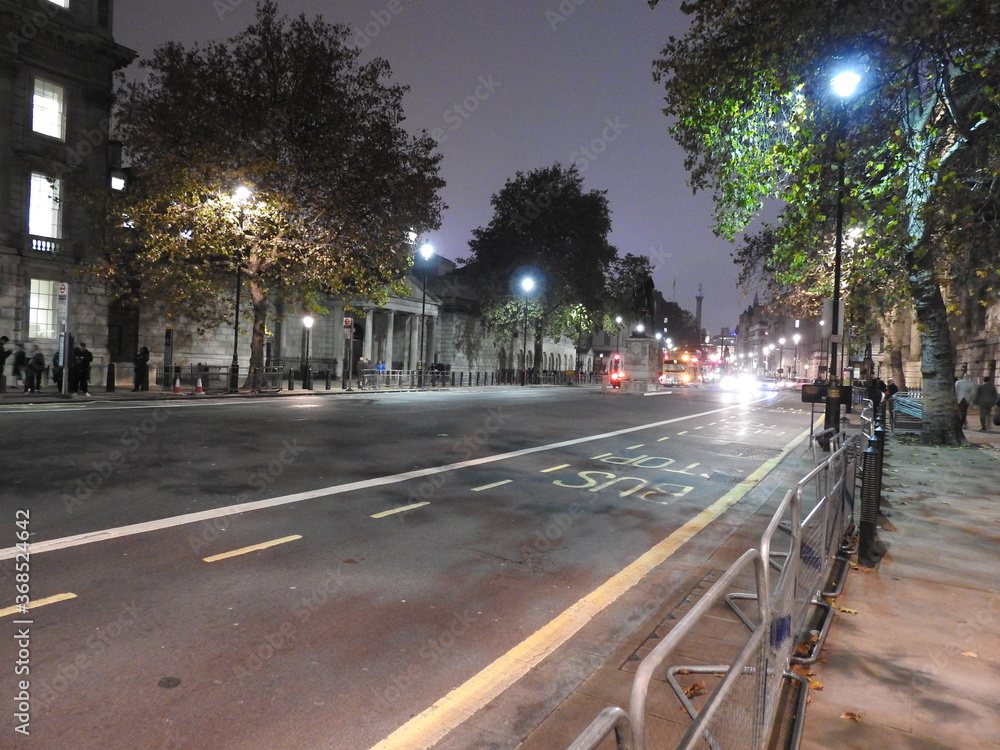 London by night - street